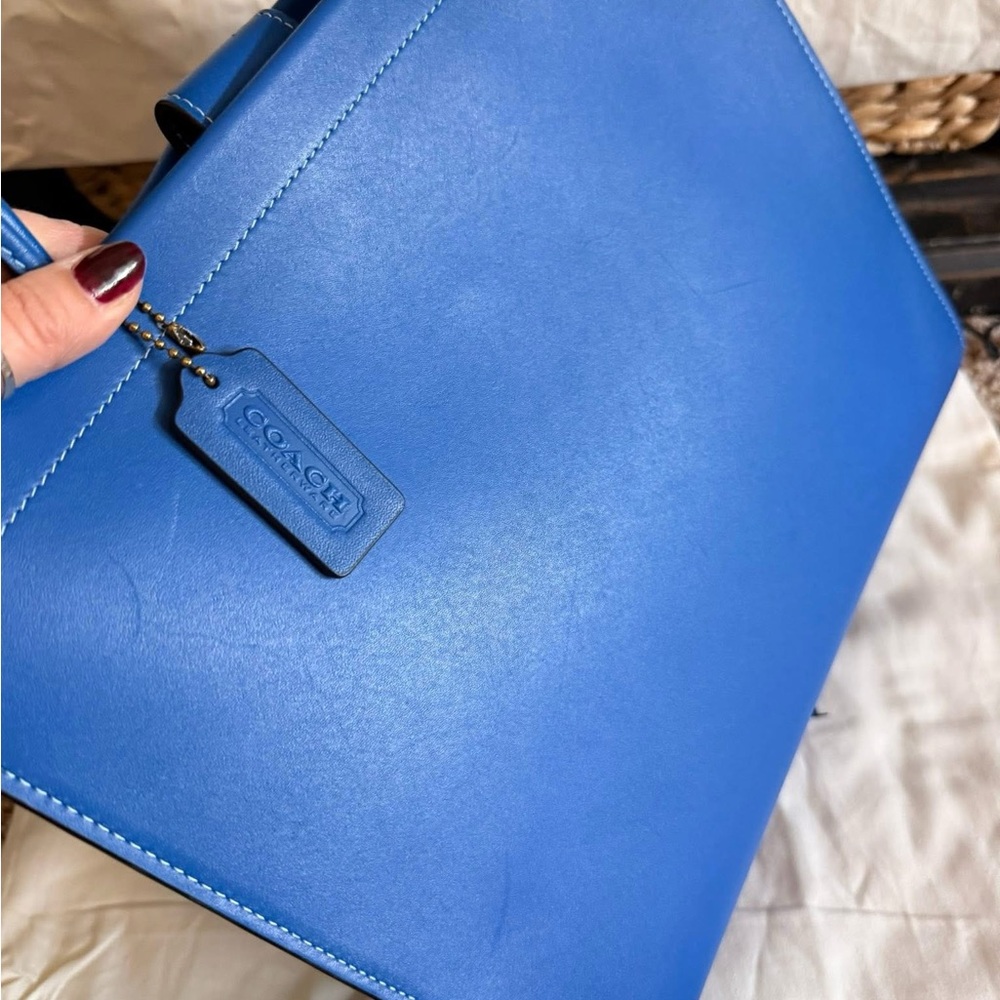 Coach Cashin 32 Leather Tote Bag - Blue Fin - Picture 7 of 11